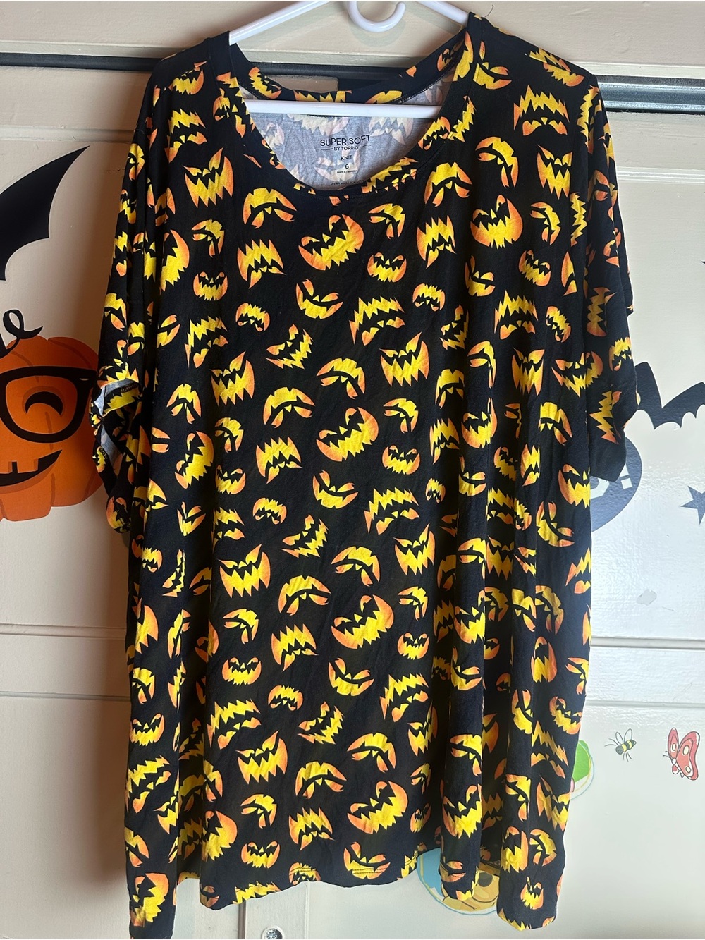 Torrid size 6X Halloween Pumpkin Face Tee - Black & Orange